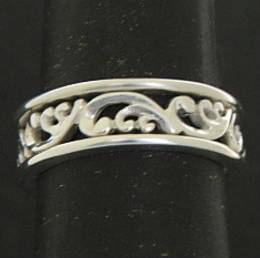 R279 fine koru band